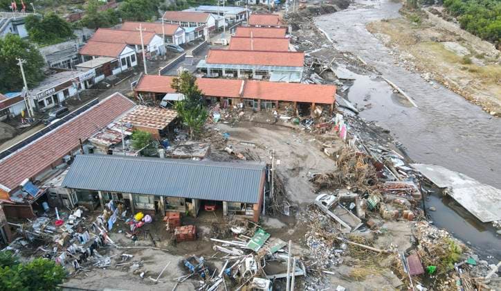 BEIJING, CHINA - AUGUST 03: Aerial view of houses damaged by the heavy rains and floods in Fengjiayu Town on August 3, 2025 in Beijing, China. Beijing authorities renewed a yellow alert for geological disasters and severe weather on August 2, warning that parts of the capital city s suburbs face continued threats of landslides, rockfalls and mudslides on August 3.  Copyright: xChinaxNewsxServicex 111583131931