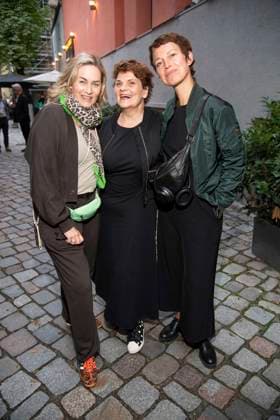 abb Gesine Cukrowski, Gayle Tufts and Agnes Mann as guests on the occasion of the German premiere of the play Vanja by the Komoedie am Kurfuerstendamm at the Neues Haus of the Berliner Ensemble on August 03, 2025 in Berlin Berlin Germany