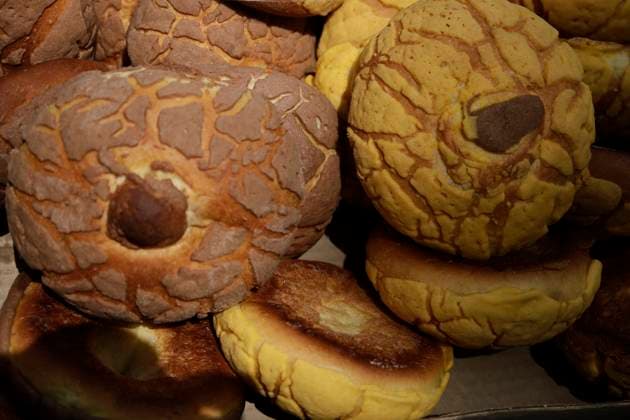 Women In Mexico City Hold A Massive Breastfeeding Party In Honor Of World Breastfeeding Week A view of breast-shaped panettone during the Massive Breastfeeding event at the Kiosco Morisco in Mexico City, Mexico, on August 3, 2025, in observance of World Breastfeeding Week. Mexico City Mexico City Mexico  Copyright: xGerardoxVieyrax originalFilename: vieyra-notitle250803_npflB.jpg