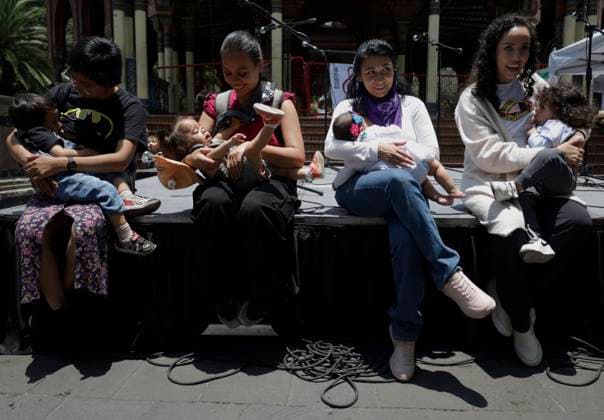 Women In Mexico City Hold A Massive Breastfeeding Party In Honor Of World Breastfeeding Week A group of women breastfeed during a Massive Breastfeeding at the Kiosco Morisco in Mexico City, Mexico, on August 3, 2025, in observance of World Breastfeeding Week. Mexico City Mexico City Mexico  Copyright: xGerardoxVieyrax originalFilename: vieyra-notitle250803_npYXH.jpg