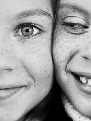 Lächelnde Mädchen Porträt Smiling girls - portrait Copyright: imageBROKER ElisabethxHoiberg ibxhoi14460517.jpg ,model released, Symbolfoto ,property released