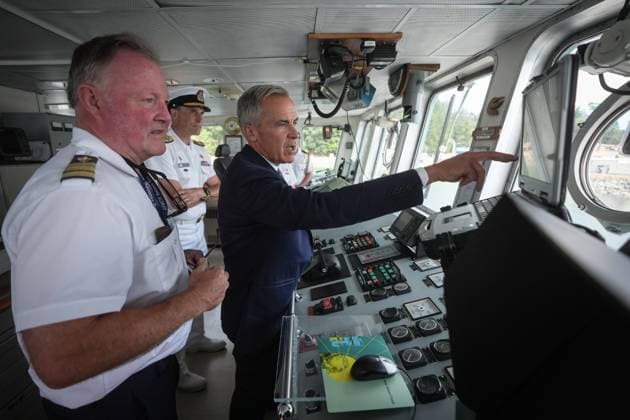 August 4, 2025, Nanoose Bay, Bc, CANADA: Prime Minister Mark Carney looks at a monitor with Captain Bill Lawrenuk, front left, as Royal Canadian Navy Commander, Vice-Admiral Angus Topshee, back left, listens during a tour of the torpedo recovery vessel Sikanni at the Canadian Forces Maritime Experimental and Test Ranges (CFMETR), in Nanoose Bay, B.C.,, on Monday, August 4, 2025. Nanoose Bay CANADA - ZUMAc35_ 20250804_zaf_c35_036 Copyright: xDarrylxDyckx