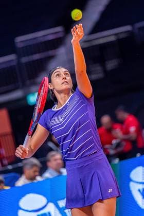Caroline Garcia face à Iga Swiatek lors du tournoi World Tennis League à Dubaï, le 19 decembre 2022. Nicolas Briquet Bestimage World Tennis League tournament in Dubai *** Caroline Garcia facing Iga Swiatek at the World Tennis League tournament in Dubai, December 19, 2022 Nicolas Briquet Bestimage World Tennis League tournament in Dubai  Copyright: xNicolasxBriquetx xBestimagexNicolasxBriquetx xBestimagex