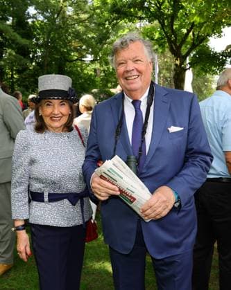 167. Henkel-Preis der Diana - German Oaks Stutenrennen dotiert mit 500.000 â‚¬ Preisgeld - Roland Oetker mit Ehefrau Suzanne sind Stammgäste auf der Rennbahn Düsseldorf Galopprennbahn Grafenberg NRW Deutschland *** 167 Henkel Prize of Diana German Oaks mare race endowed with 500,000 â¬ prize money Roland Oetker and his wife Suzanne are regular guests at Düsseldorf racecourse Grafenberg racecourse NRW Germany