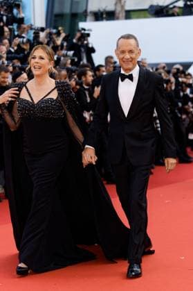 Tom Hanks et sa femme Rita Wilson - Montée des marches du film Asteroid City lors du 76ème Festival International du Film de Cannes, France, le 23 mai 2023. Celebrities at the red carpet of Asteroid City during the 76th International Cannes Film Festival in Cannes, France, on May 23, 2023. Cannes France *** Tom Hanks et sa femme Rita Wilson Montée des marches du film Asteroid City lors du 76ème Festival International du Film de Cannes, France, le 23 mai 2023 Celebrities at the red carpet of Asteroid City during the 76th International Cannes Film Festival in Cannes, France, on May 23, 2023 Cannes France  Copyright: xAgencex xBestimagexAgencex xBestimagex