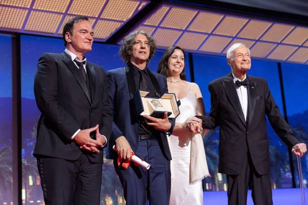 Quentin Tarantino, Jonathan Glazer (Grand Prix), guest, Roger Corman - Cérémonie de clôture du 76ème Festival International du Film de Cannes, au Palais des Festivals à Cannes. Le 27 mai 2023 Borde-Jacovides-Moreau Bestimage Closing ceremony of the 76th Cannes International Film Festival at the Palais des Festivals in Cannes, France. On may 27th 2023 Cannes France *** Quentin Tarantino, Jonathan Glazer Grand Prix , guest, Roger Corman Cérémonie de clôture du 76ème Festival International du Film de Cannes, au Palais des Festivals à Cannes Le 27 mai 2023 Borde Jacovides Moreau Bestimage Closing ceremony of the 76th Cannes International Film Festival at the Palais des Festivals in Cannes, France On may 27th 2023 Cannes France  Copyright: xJACOVIDES-BORDE-MOREAUx xBESTIMAGExJACOVIDES-BORDE-MOREAUx xBESTIMAGEx