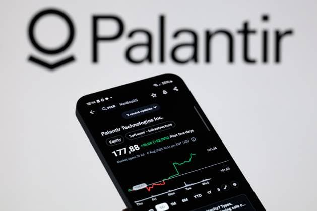 Palantir Technologies - Photo Illustration The Palantir Technologies Inc (PLTR) stock is displayed on a mobile phone with Palantir in the background in this photo illustration in Brussels, Belgium, on August 6, 2025. Brussels Belgium  Copyright: xJonathanxRaax originalFilename: raa-palantir250806_np8Wn.jpg