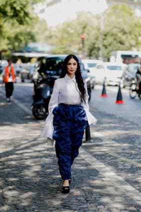 PFW - Viktor And Rolf Street Style Street style, Heart Evangelista arriving at Viktor and Rolf Fall Winter 2025 Haute Couture show, held at Salle Wagram, Paris, France, on July 9, 2025. Photo by Marie-Paola Bertrand-Hillion ABACAPRESS.COM Paris France  Copyright: xBertrand-HillionxMarie-Paola ABACAx