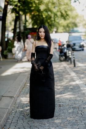 PFW - Viktor And Rolf Street Style Street style, Jessica Wang arriving at Viktor and Rolf Fall Winter 2025 Haute Couture show, held at Salle Wagram, Paris, France, on July 9, 2025. Photo by Marie-Paola Bertrand-Hillion ABACAPRESS.COM Paris France  Copyright: xBertrand-HillionxMarie-Paola ABACAx