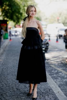 PFW - Viktor And Rolf Street Style Street style, Lara Cosima arriving at Viktor and Rolf Fall Winter 2025 Haute Couture show, held at Salle Wagram, Paris, France, on July 9, 2025. Photo by Marie-Paola Bertrand-Hillion ABACAPRESS.COM Paris France  Copyright: xBertrand-HillionxMarie-Paola ABACAx
