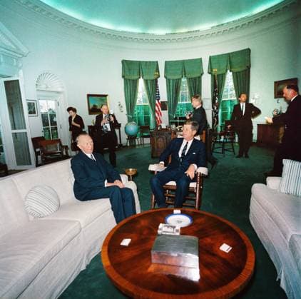 U.S. President meeting with West German Chancellor Dr. Konrad Adenauer in Oval Office, White House, Washington, D.C., USA, Robert Knudsen, White House Photographs, November 14, 1962  Copyright: xCircaxImagesx ghi-circa13512