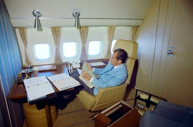 U.S. President Richard M. Nixon seated on board Air Force One inside a private cabin enroute to China, White House Photo Office, February 20, 1972  Copyright: xCircaxImagesx ghi-circa13540