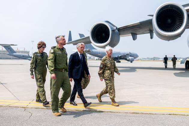 August 8, 2025, Trenton, On, Canada: Prime Minister Mark Carney, centre, and Chief of the Defence Staff General Jennie Carignan, right, walk on the tarmac of Canadian Forces Base (CFB) 8 Wing Trenton in Trenton, Ont., on Friday, Aug. 8, 2025. Trenton Canada - ZUMAc35_ 20250808_zaf_c35_039 Copyright: xSpencerxColbyx
