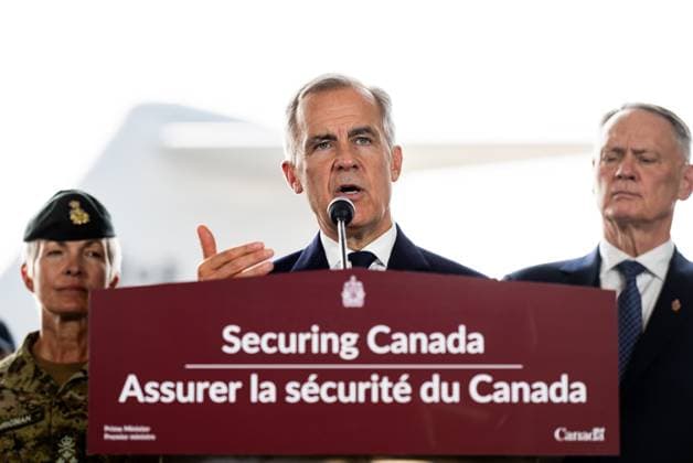 August 8, 2025, Trenton, On, Canada: Prime Minister Mark Carney tours Canadian Forces Base (CFB) 8 Wing Trenton in Trenton, Ont., on Friday, Aug. 8, 2025. Trenton Canada  - ZUMAc35_ 20250808_zaf_c35_054 Copyright: xSpencerxColbyx