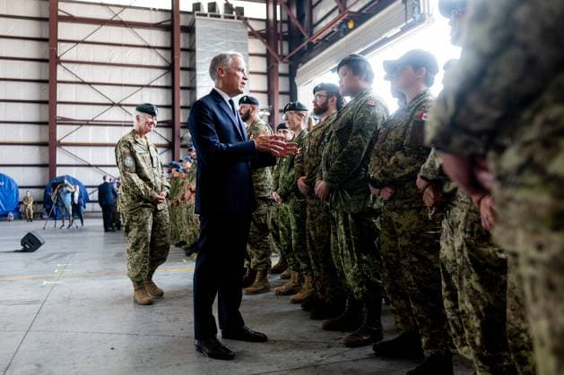 August 8, 2025, Trenton, On, Canada: Prime Minister Mark Carney meets with members of the Canadian Armed Forces during a visit to Canadian Forces Base (CFB) 8 Wing Trenton in Trenton, Ont., on Friday, Aug. 8, 2025. Trenton Canada  - ZUMAc35_ 20250808_zaf_c35_057 Copyright: xSpencerxColbyx