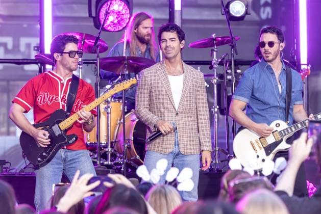 Entertainment Themen der Woche KW32 Jonas Brothers in New York Joe Jonas, Kevin Jonas and Nick Jonas of the Jonas Brothers are seen performing during NBC s Today show Citi Concert Series at Rockefeller Plaza on August 08, 2025 in New York City. NEW YORK NEW YORK UNITED OF AMERICA Copyright: xVANESSAxCARVALHOx