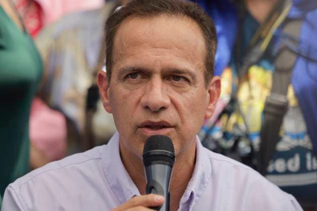 Israel Vallarta, Acquitted And Released After 20 Years In Prison Without Sentencing, Accused Of Kidnapping, Holds A Press Conference In Mexico City Israel Vallarta, detained for kidnapping since 2005 in the high-profile case of Frenchwoman Florence Cassez, is recently acquitted and released after spending nearly 20 years in prison without a sentence. During a press conference outside the Supreme Court of Justice in Mexico City, Mexico, on August 8, 2025, he calls for justice for all those who are unjustly imprisoned. Mexico City Mexico City Mexico  Copyright: xGerardoxVieyrax originalFilename: vieyra-notitle250808_nppMI.jpg