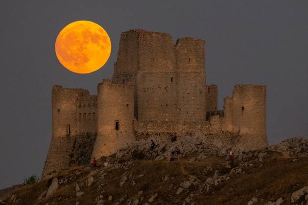 Sturgeon Full Moon Rising Behind Rocca Calascio, Italy Sturgeon full moon rising behind Rocca Calascio castle is seen in Rocca Calascio, Italy, on August 8th, 2025. The Full Sturgeon Moon is a traditional name given to the full moon in August by Native American tribes because sturgeon fishes were most readily caught during this month in the Great Lakes of North America L Aquila Italy  Copyright: xLorenzoxDixColax originalFilename: dicola-sturgeon250808_np0t1.jpg