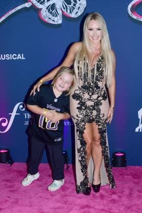 08 August 2025 - Nashville, Tennessee. - . Ã¢â‚¬oeDolly: A True Original MusicalÃ¢â‚¬Â Nashville Premiere. USA - ZUMAa123 20250808_zaa_a123_013 Copyright: xDara-MichellexFarrx