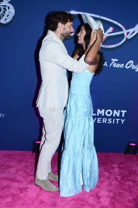 08 August 2025 - Nashville, Tennessee. - . Ã¢â‚¬oeDolly: A True Original MusicalÃ¢â‚¬Â Nashville Premiere. USA - ZUMAa123 20250808_zaa_a123_022 Copyright: xDara-MichellexFarrx