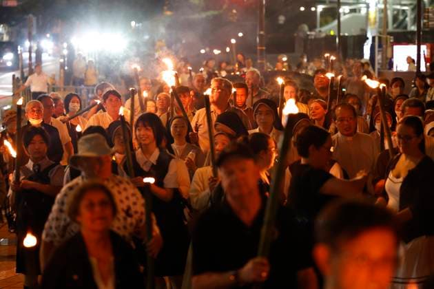 News Themen der Woche KW32 August 9, 2025, Nagasaki, Japan: Participants take part in a torchlight procession from Urakami Cathedral to Hypocenter Park in Nagasaki. This year marks the 80th anniversary of the atomic bombing in Hiroshima and Nagasaki by the United States during World War II. Nagasaki Japan - ZUMAm191 20250809_aap_m191_050 Copyright: xRodrigoxReyesxMarinx