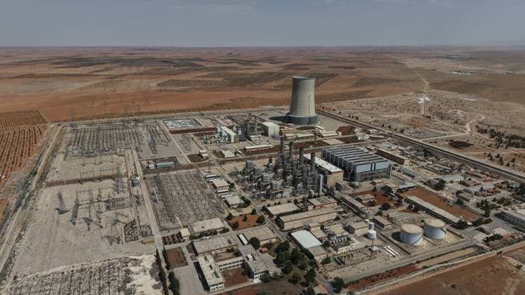 News Themen der Woche KW32 Gas flow from Turkiye to Syria begins at Jandar Power Plant HOMS, SYRIA – AUGUST 09: An aerial view of the Jandar Thermal Power Plant in Homs after natural gas from Azerbaijan began flowing to the facility via the Turkiye-Syria pipeline in Homs, Syria on August 09, 2025. The gas is expected to also supply the Nasiriyah and Tishrin thermal power plants in central Syria. Bakr Al Kasem Anadolu Homs Syria. Editorial use only. Please get in touch for any other usage.  Copyright: x2025xAnadoluxBakrxAlxKasemx