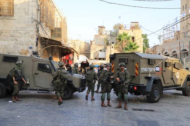 News Themen der Woche KW32 Jewish settlers organize a raid on Hebron HEBRON, WEST BANK - AUGUST 9: Israeli forces take security measures as Jewish settlers organize a raid on the Old City in Hebron, West Bank on August 9, 2025. Amer Shallodi Anadolu Hebron West Bank. Editorial use only. Please get in touch for any other usage.  Copyright: x2025xAnadoluxAmerxShallodix