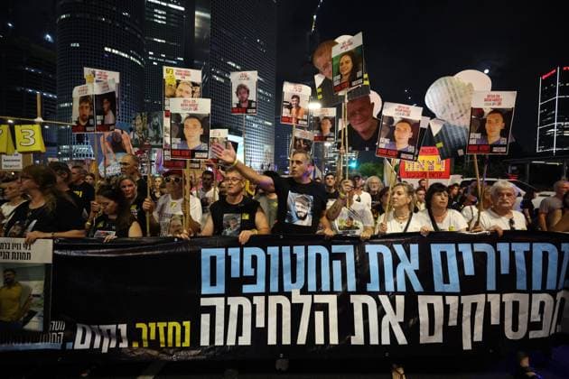 News Themen der Woche KW32 Protest held in Tel Aviv TEL AVIV, ISRAEL - AUGUST 9: Dozens of people gather to demand an end to the attacks in Gaza and the return of Israeli hostages, in Tel Aviv, Israel on August 9, 2025. Saeed Qaq Anadolu Tel Aviv Israel. Editorial use only. Please get in touch for any other usage.  Copyright: x2025xAnadoluxSaeedxQaqx