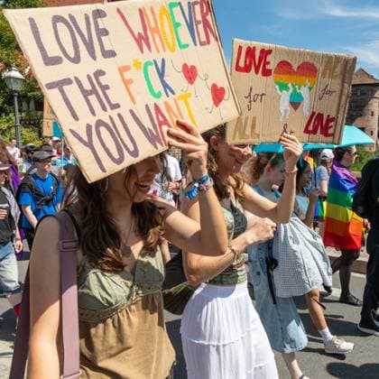 Reportage 09.08.2025 Die Demo zum CSD in Nürnberg am Samstag durch die Nürnberger Innenstadt mit rund 20 000 Besucher, Motto: Nie mehr still!, super Wetter, super Stimmung, alles friedlich Bunte Schilder, Meinungen auf der CSD Demo Nürnberg Bayern Deutschland *** Report 09 08 2025 The CSD demonstration in Nuremberg on Saturday through the city center of Nuremberg with around 20,000 visitors, motto Never more silence, great weather, great atmosphere, everything peaceful Colorful signs, opinions at the CSD demonstration Nuremberg Bavaria Germany