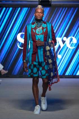 Africa Fashion Week London 2025 A model walks the catwalk in the Soboye show during Africa Fashion Week, London, UK, 09 August 2025. Africa Fashion Week London is celebrating its 15th anniversary as the world™s largest and longest-running showcase of African and African-inspired fashion. AFWL 2025 emphasizes ˜Heritage in Motion™ melding tradition with innovation., Credit:Olu Ogunshakin Avalon United Kingdom, London, London, 1 Kemble Street, WC2B 4AN  Copyright: xOluxOgunshakinx xAvalonx 1028619727