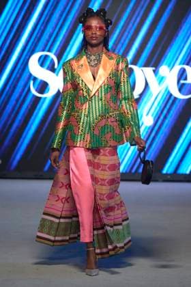 Africa Fashion Week London 2025 A model walks the catwalk in the Soboye show during Africa Fashion Week, London, UK, 09 August 2025. Africa Fashion Week London is celebrating its 15th anniversary as the world™s largest and longest-running showcase of African and African-inspired fashion. AFWL 2025 emphasizes ˜Heritage in Motion™ melding tradition with innovation., Credit:Olu Ogunshakin Avalon United Kingdom, London, London, 1 Kemble Street, WC2B 4AN  Copyright: xOluxOgunshakinx xAvalonx 1028619732