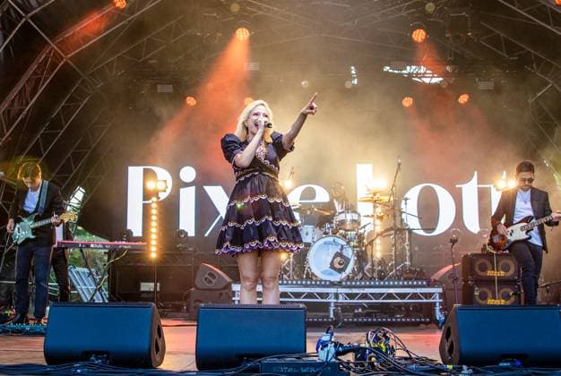 Pixie Lott performs Lakefest 2025,Saturday , Eastnor Castle, Ledbury. UK Pixie Lott performs Lakefest 2025, Saturday, Eastnor Castle, Ledbury. UK, Credit:Avalon  Copyright: xAvalonx 1028638064