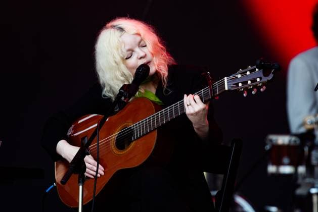 Outside Lands Music Festival 2025 - Day 1 Jessica Pratt performs at Outside Lands at Golden Gate Park on August 08, 2025 in San Francisco, California. San Francisco Golden Gate Park California USA Copyright: xAnniexLesser imageSPACEx