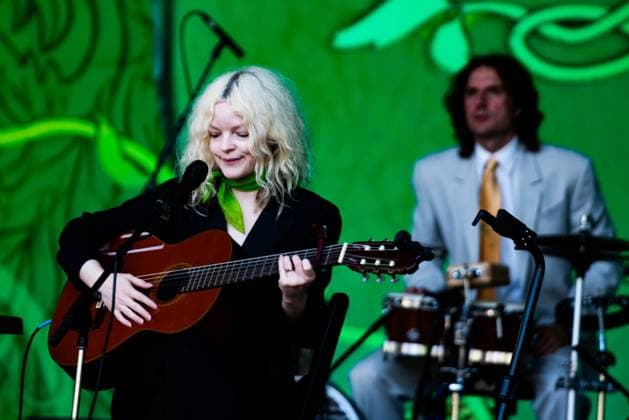 Outside Lands Music Festival 2025 - Day 1 Jessica Pratt performs at Outside Lands at Golden Gate Park on August 08, 2025 in San Francisco, California. San Francisco Golden Gate Park California USA Copyright: xAnniexLesser imageSPACEx
