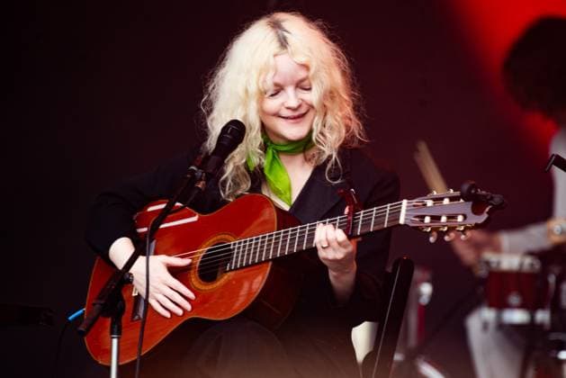 Outside Lands Music Festival 2025 - Day 1 Jessica Pratt performs at Outside Lands at Golden Gate Park on August 08, 2025 in San Francisco, California. San Francisco Golden Gate Park California USA Copyright: xAnniexLesser imageSPACEx