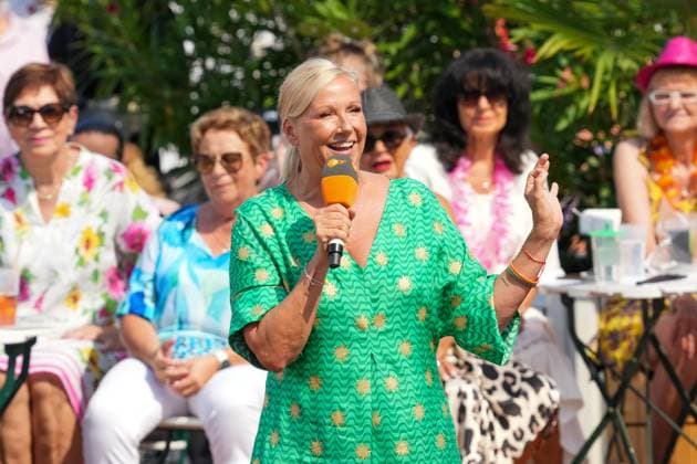 Entertainment Themen der Woche KW32 ZDF-Fernsehgarten 2025. Moderatorin Andrea Kiwi Kiewel im ZDF Fernsehgarten - Motto Schlagerparty meets Küchenschlacht! am 10.08.2025 in Mainz. Mainz ZDF Fernsehgarten Rheinland-Pfalz *** ZDF Fernsehgarten 2025 Presenter Andrea Kiwi Kiewel in ZDF Fernsehgarten Motto Schlagerparty meets Küchenschlacht on 10 08 2025 in Mainz Mainz ZDF Fernsehgarten Rheinland Pfalz