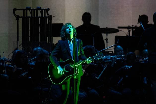 Outside Lands Music Festival 2025 - Day 1 Beck performs on the Sutro stage backed by the Berkeley Symphony at Outside Lands at Outside Lands at Golden Gate Park on August 08, 2025 in San Francisco, California. San Francisco Golden Gate Park California USA Copyright: xAnniexLesser imageSPACEx
