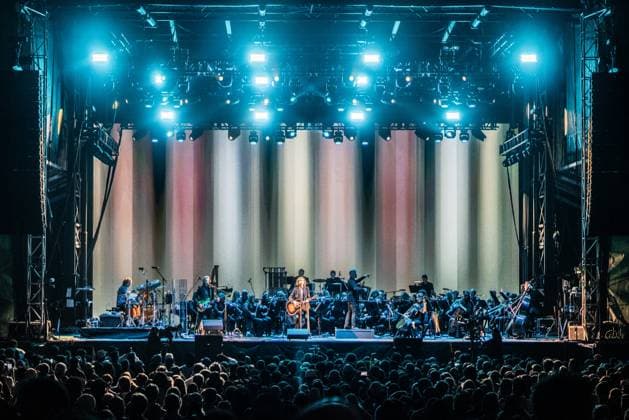Outside Lands Music Festival 2025 - Day 1 Beck performs on the Sutro stage backed by the Berkeley Symphony at Outside Lands at Outside Lands at Golden Gate Park on August 08, 2025 in San Francisco, California. San Francisco Golden Gate Park California USA Copyright: xAnniexLesser imageSPACEx