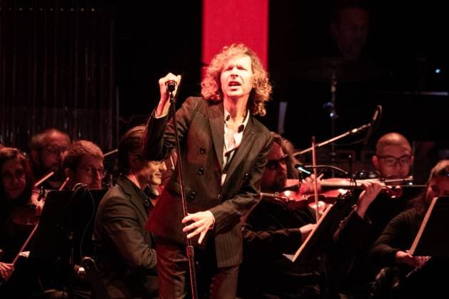 Outside Lands Music Festival 2025 - Day 1 Beck performs on the Sutro stage backed by the Berkeley Symphony at Outside Lands at Outside Lands at Golden Gate Park on August 08, 2025 in San Francisco, California. San Francisco Golden Gate Park California USA Copyright: xAnniexLesser imageSPACEx
