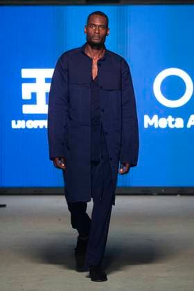 Africa Fashion Week London 2025 A model walks the catwalk in the I.N Official in collaboration with Meta AI show during Africa Fashion Week, London, UK, 09 August 2025. Africa Fashion Week London is celebrating its 15th anniversary as the world™s largest and longest-running showcase of African and African-inspired fashion. AFWL 2025 emphasizes ˜Heritage in Motion™ melding tradition with innovation., Credit:Olu Ogunshakin Avalon United Kingdom, London, London, 1 Kemble Street, WC2B 4AN  Copyright: xOluxOgunshakinx xAvalonx 1028704499