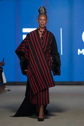 Africa Fashion Week London 2025 A model walks the catwalk in the I.N Official in collaboration with Meta AI show during Africa Fashion Week, London, UK, 09 August 2025. Africa Fashion Week London is celebrating its 15th anniversary as the world™s largest and longest-running showcase of African and African-inspired fashion. AFWL 2025 emphasizes ˜Heritage in Motion™ melding tradition with innovation., Credit:Olu Ogunshakin Avalon United Kingdom, London, London, 1 Kemble Street, WC2B 4AN  Copyright: xOluxOgunshakinx xAvalonx 1028711041
