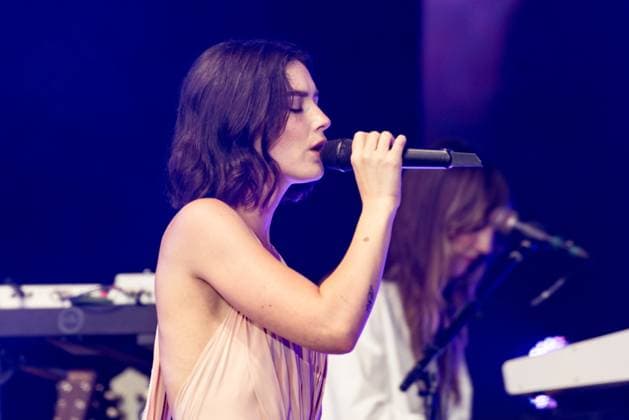 Outside Lands Music Festival 2025 - Day 2 Gracie Abrams performs at Outside Lands at Golden Gate Park on August 09, 2025 in San Francisco, California. San Francisco Golden Gate Park California USA Copyright: ximageSPACEx