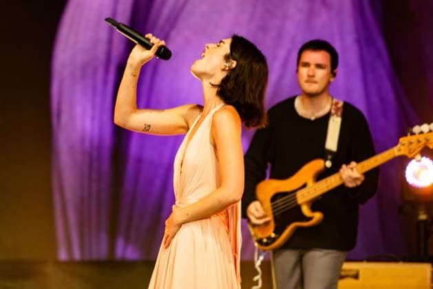 Outside Lands Music Festival 2025 - Day 2 Gracie Abrams performs at Outside Lands at Golden Gate Park on August 09, 2025 in San Francisco, California. San Francisco Golden Gate Park California USA Copyright: ximageSPACEx
