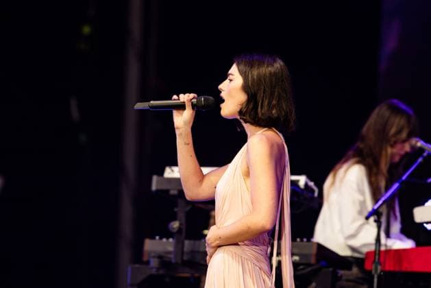 Outside Lands Music Festival 2025 - Day 2 Gracie Abrams performs at Outside Lands at Golden Gate Park on August 09, 2025 in San Francisco, California. San Francisco Golden Gate Park California USA Copyright: ximageSPACEx