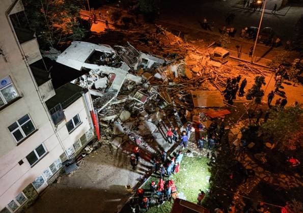 News Themen der Woche KW32 6.1-magnitude earthquake hits Turkiye s Balikesir BALIKESIR, TURKIYE - AUGUST 10: An aerial view of a collapsed building as search and rescue efforts continue following a 6.1-magnitude earthquake occurred in the Sindirgi district of Balikesir, Turkiye on August 10, 2025. Berkan Cetin Anadolu Balikesir Turkey. Editorial use only. Please get in touch for any other usage.  Copyright: x2025xAnadoluxBerkanxCetinx