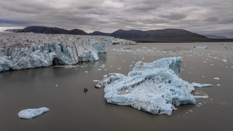 Arctic Ocean melts into Atlantic Ocean due to global warming SVALBARD, ARCTIC OCEAN - JULY 23: A view of Svalbard and surrounding glaciers during the 4th National Arctic Scientific Research Expedition on Arctic Ocean on July 23, 2024. Turkiye s fourth National Arctic Scientific Research Expedition, comprising an 11-member team, identified the decreasing sea ice due to global climate change through sampling, evaluation, observation and unmanned aerial vehicles. Under the auspices of the Turkish Presidency and Ministry of Industry and Technology, and coordinated by TUBITAK MAM Polar Research Institute, scientists observed the a decrease in sea ice as much as 1 in 8 of Turkiye s size from June 2023 to 2024. Antarctica World. Editorial use only  Copyright: x2025xAnadoluxÅžebnemxCoÅükunx