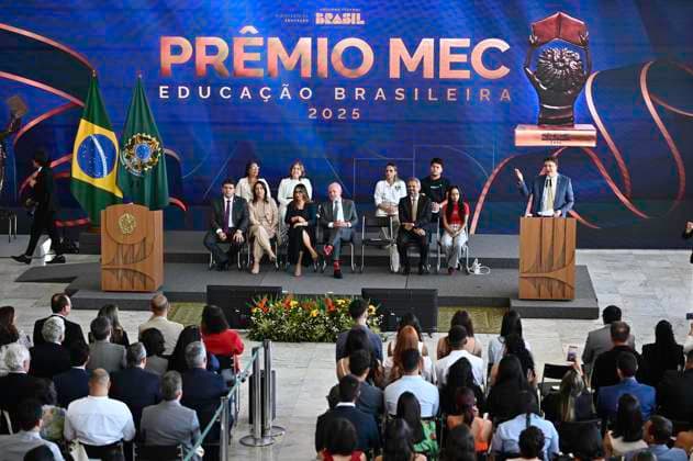 BRASiLIA, DF - 11.08.2025: PRESIDENTE LULA ENTREGA PRÃªMIO MEC - Photo, Minister of Education Camilo Santana. This Monday (11) President Lula da Silva will participate in the ceremony to present the MEC Prize for Brazilian Education at the Planalto Palace. x2785307x  TonxMolina