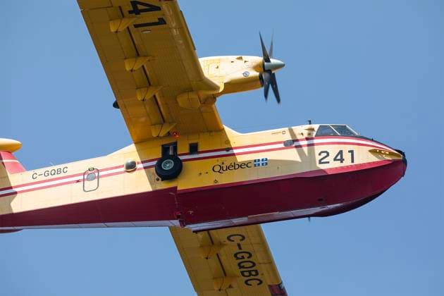 August 11, 2025, Shediac Bridge, Nb, Canada: A Quebec Water Bomber help fight a forest fire in the Irishtown, N.B. area on Monday August 11, 2025. Shediac Bridge Canada  - ZUMAc35_ 20250811_zaf_c35_053 Copyright: xRonxWardx