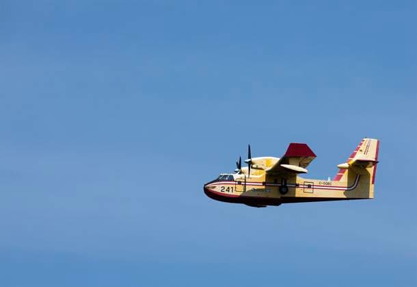 August 11, 2025, Shediac Bridge, Nb, Canada: A Quebec Water Bomber help fight a forest fire in the Irishtown, N.B. area on Monday August 11, 2025. Shediac Bridge Canada  - ZUMAc35_ 20250811_zaf_c35_066 Copyright: xRonxWardx