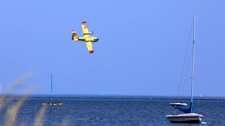 August 11, 2025, Shediac Bridge, Nb, Canada: A Quebec Water Bomber scoops water from Shediac Bay as the two Quebec based bombers help fight the forest fire in the Irishtown, N.B. area on Monday August 11, 2025. Shediac Bridge Canada  - ZUMAc35_ 20250811_zaf_c35_070 Copyright: xRonxWardx